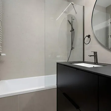 Air Conditioned In Center By Renters Prestige *