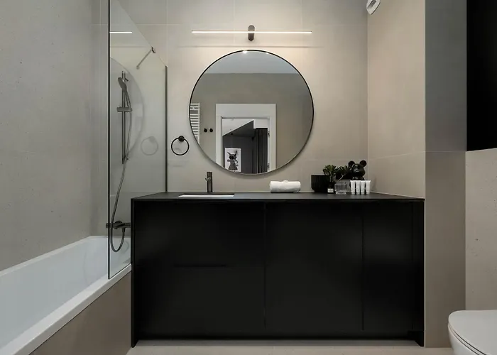 Air Conditioned In Center By Renters Prestige Διαμέρισμα