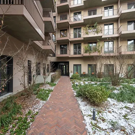 Air Conditioned In Center By Renters Prestige Vratislav