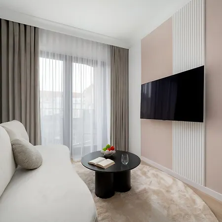 Air Conditioned In Center By Renters Prestige شقة فروتسواف
