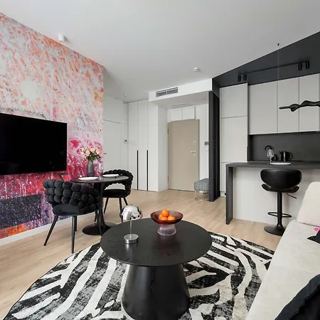Air Conditioned In Center By Renters Prestige فروتسواف