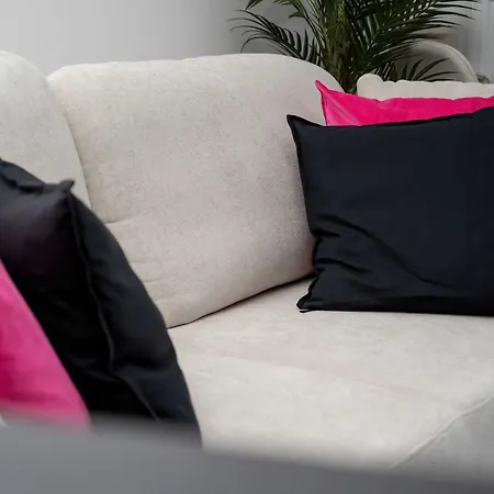 Air Conditioned In Center With Parking By Renters Prestige *