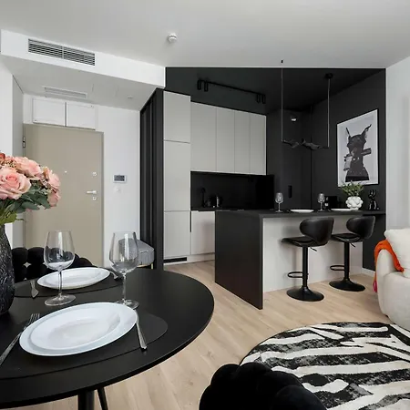 Air Conditioned In Center With Parking By Renters Prestige