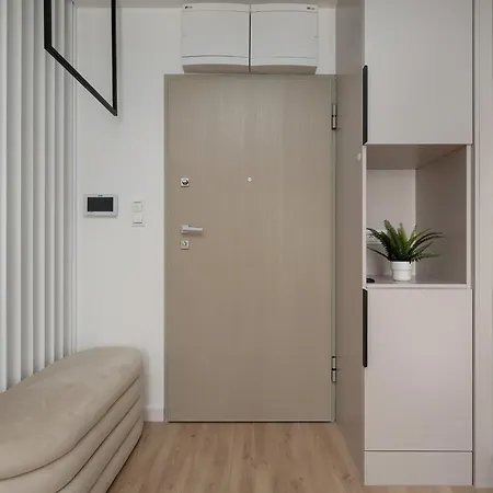 Air Conditioned In Center By Renters Prestige شقة *