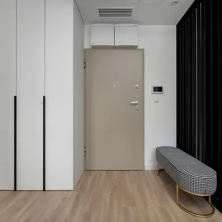 Air Conditioned In Center With Parking By Renters Prestige Daire Wroclaw