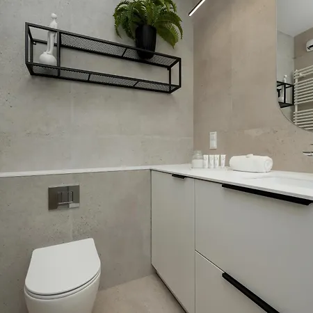 Air Conditioned In Center With Parking By Renters Prestige