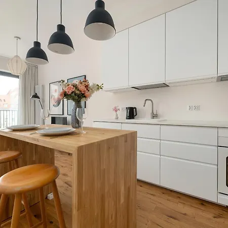 Air Conditioned In Center By Renters Prestige *
