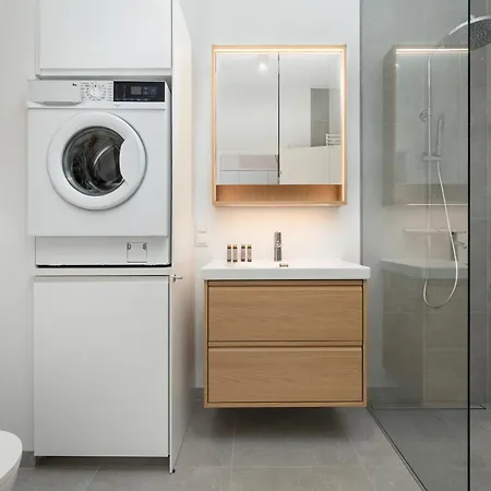 Air Conditioned In Center By Renters Prestige דירה *