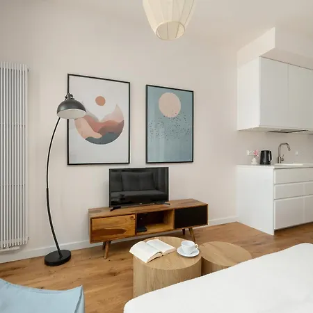 Air Conditioned In Center By Renters Prestige דירה