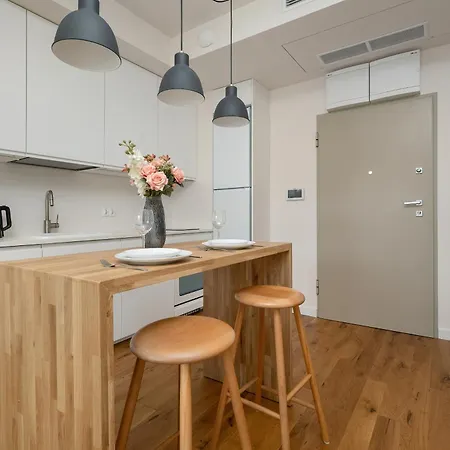 Air Conditioned In Center By Renters Prestige *