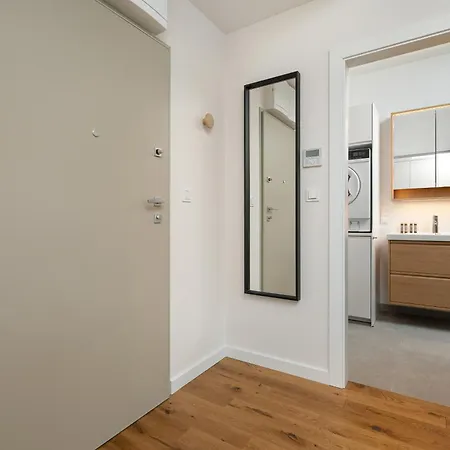 Air Conditioned In Center By Renters Prestige דירה *