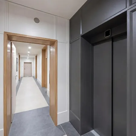 Air Conditioned In Center By Renters Prestige *