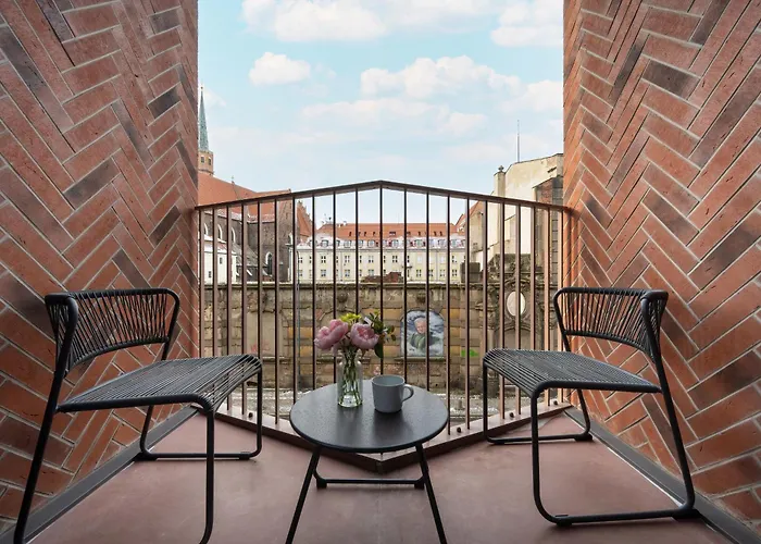 Air Conditioned In Center With Parking By Renters Prestige Appartement *