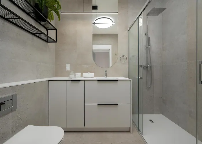 Air Conditioned In Center With Parking By Renters Prestige Appartement