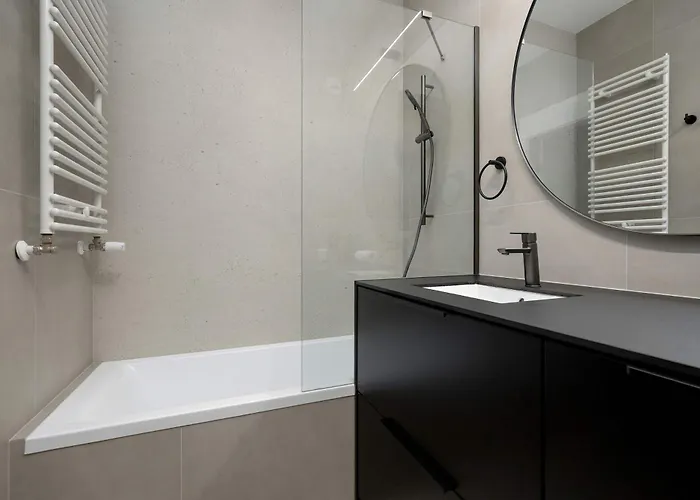 Air Conditioned In Center By Renters Prestige *