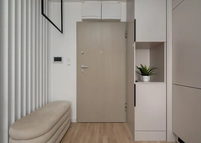 Air Conditioned In Center With Parking By Renters Prestige Appartamento *