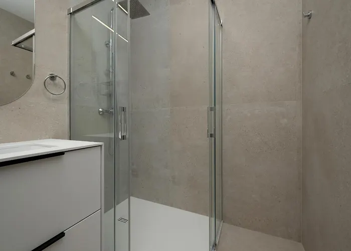 Air Conditioned In Center With Parking By Renters Prestige *